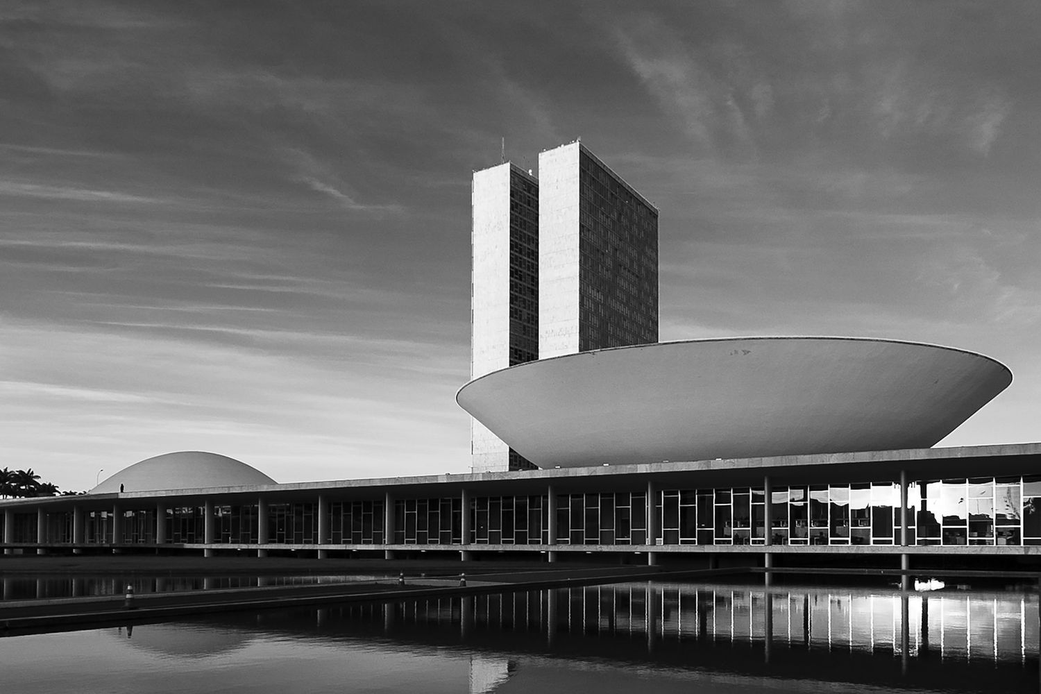 Congresso Nacional, em Brasília, refletido no espelho d'água